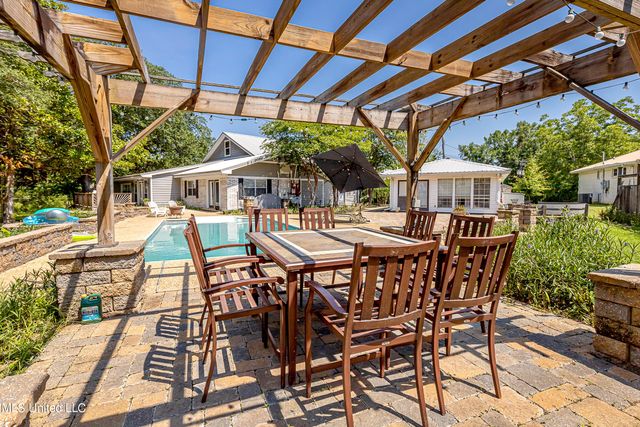 1802 Stuart Avenue, Ocean Springs, MS 39564