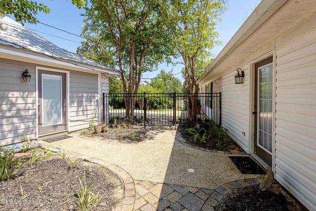 1802 Stuart Avenue, Ocean Springs, MS 39564