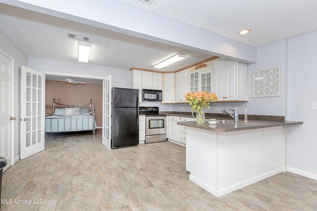 1802 Stuart Avenue, Ocean Springs, MS 39564