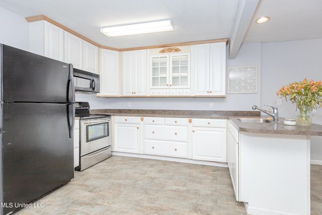 1802 Stuart Avenue, Ocean Springs, MS 39564
