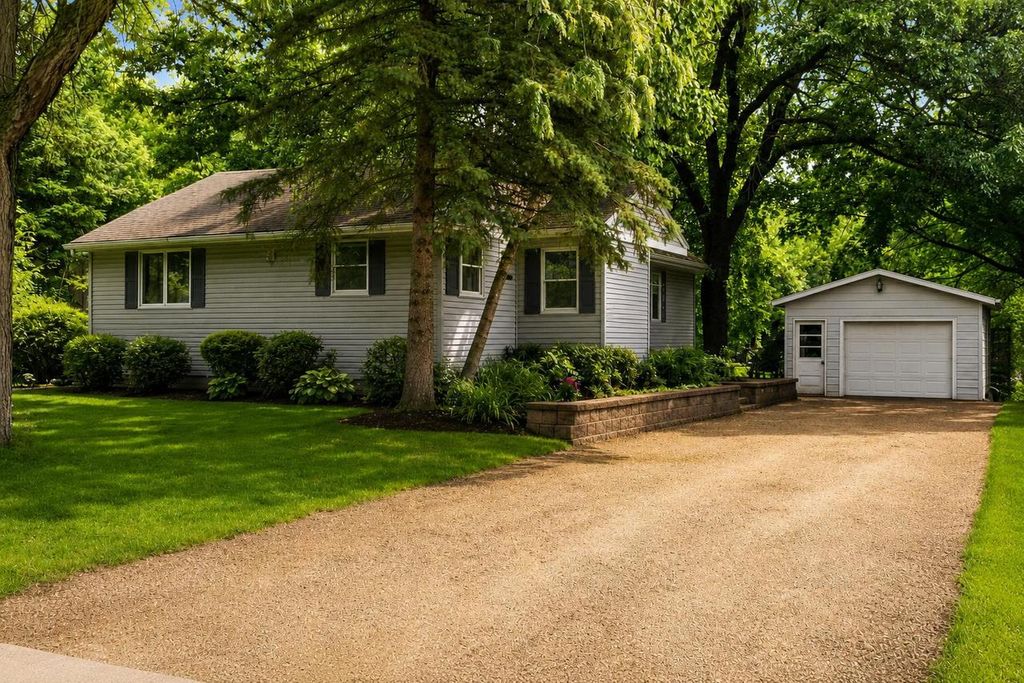 633 Pony Lane, Sun Prairie, WI 53590