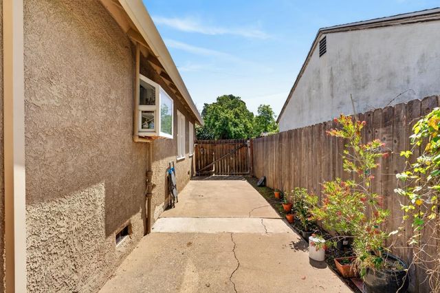 3424 45th St, Sacramento, CA 95820