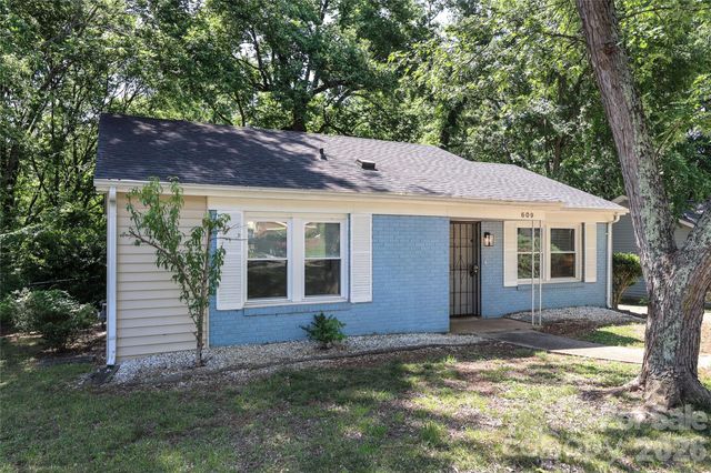 609 Fawnbrook Lane, Charlotte, NC 28217