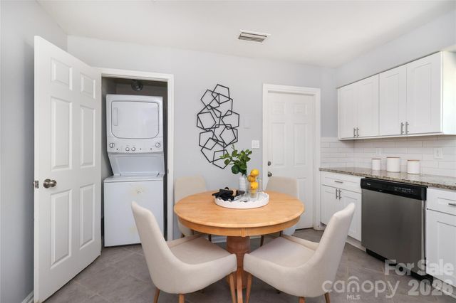 609 Fawnbrook Lane, Charlotte, NC 28217