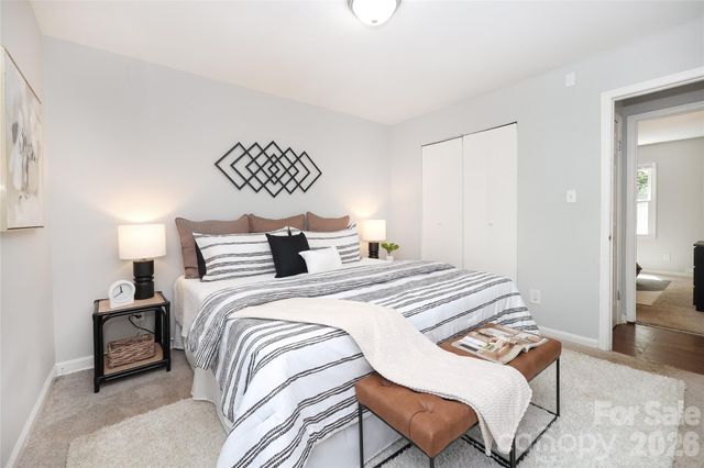 609 Fawnbrook Lane, Charlotte, NC 28217