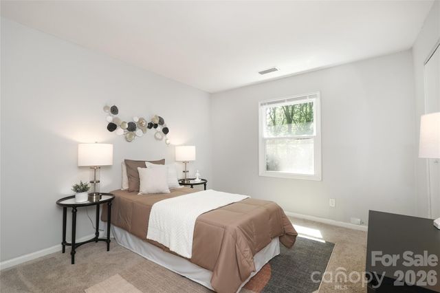 609 Fawnbrook Lane, Charlotte, NC 28217