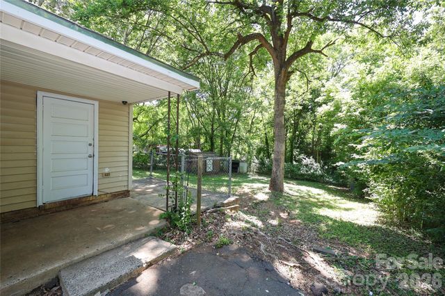 609 Fawnbrook Lane, Charlotte, NC 28217