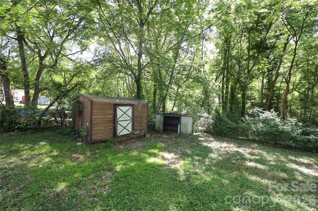 609 Fawnbrook Lane, Charlotte, NC 28217