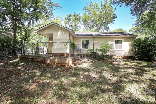 609 Fawnbrook Lane, Charlotte, NC 28217