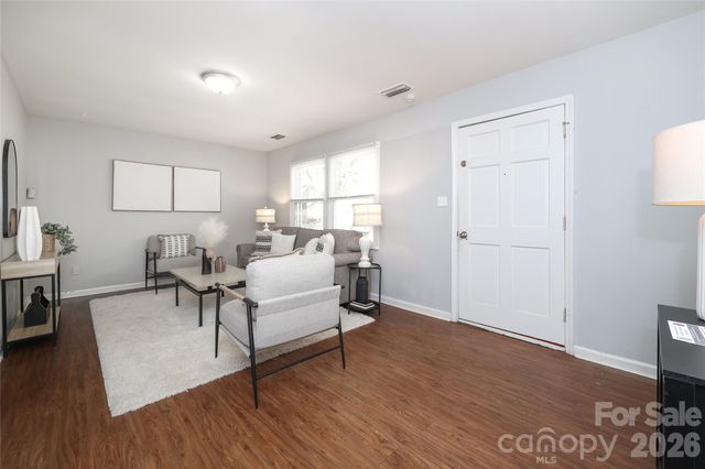 609 Fawnbrook Lane, Charlotte, NC 28217