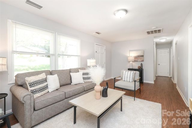609 Fawnbrook Lane, Charlotte, NC 28217