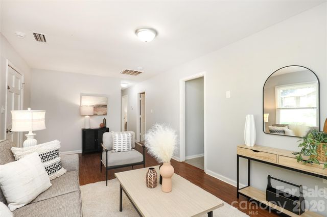 609 Fawnbrook Lane, Charlotte, NC 28217