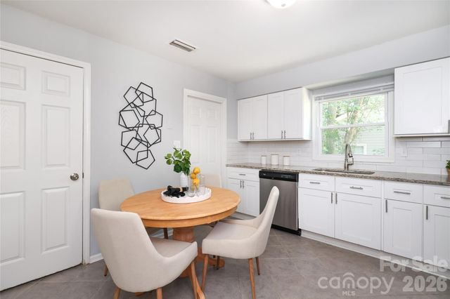609 Fawnbrook Lane, Charlotte, NC 28217
