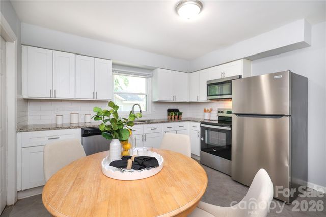 609 Fawnbrook Lane, Charlotte, NC 28217