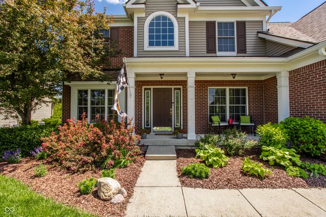3627 Mossy Rock Drive, Zionsville, IN 46077