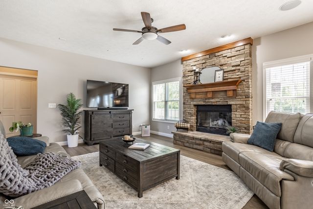 3627 Mossy Rock Drive, Zionsville, IN 46077