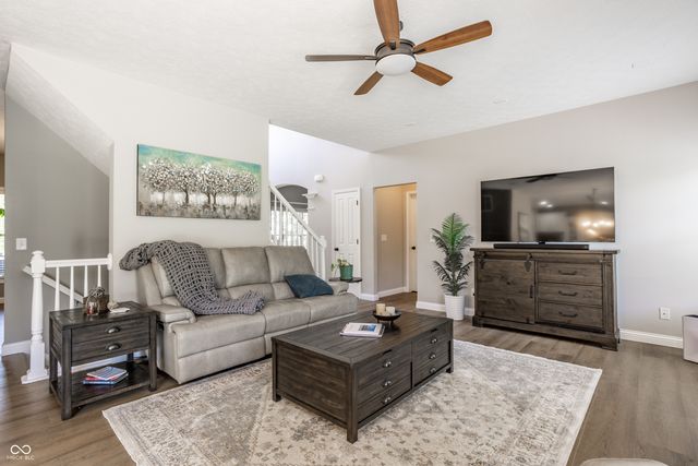 3627 Mossy Rock Drive, Zionsville, IN 46077