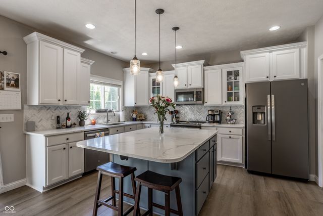 3627 Mossy Rock Drive, Zionsville, IN 46077