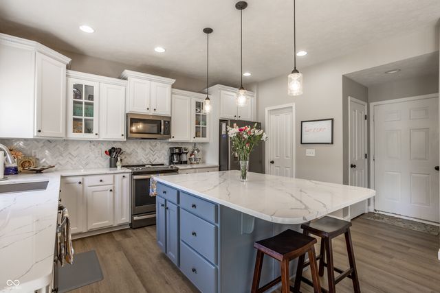 3627 Mossy Rock Drive, Zionsville, IN 46077