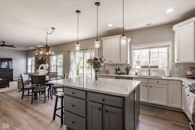 3627 Mossy Rock Drive, Zionsville, IN 46077