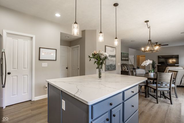 3627 Mossy Rock Drive, Zionsville, IN 46077