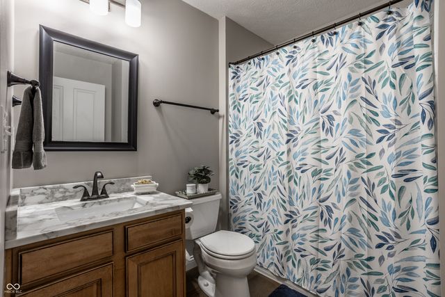 3627 Mossy Rock Drive, Zionsville, IN 46077