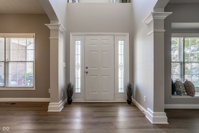 3627 Mossy Rock Drive, Zionsville, IN 46077