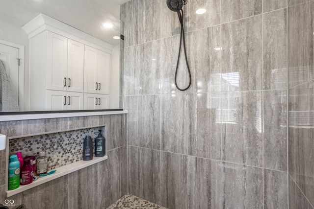 3627 Mossy Rock Drive, Zionsville, IN 46077