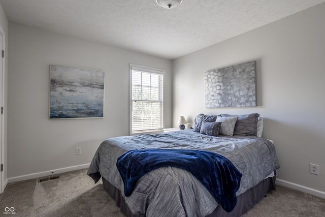 3627 Mossy Rock Drive, Zionsville, IN 46077