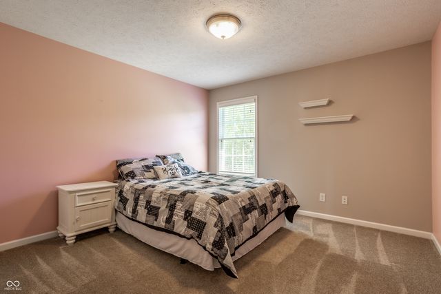 3627 Mossy Rock Drive, Zionsville, IN 46077
