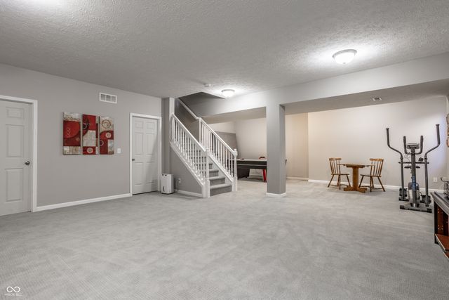 3627 Mossy Rock Drive, Zionsville, IN 46077