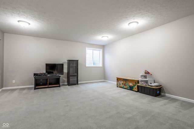 3627 Mossy Rock Drive, Zionsville, IN 46077