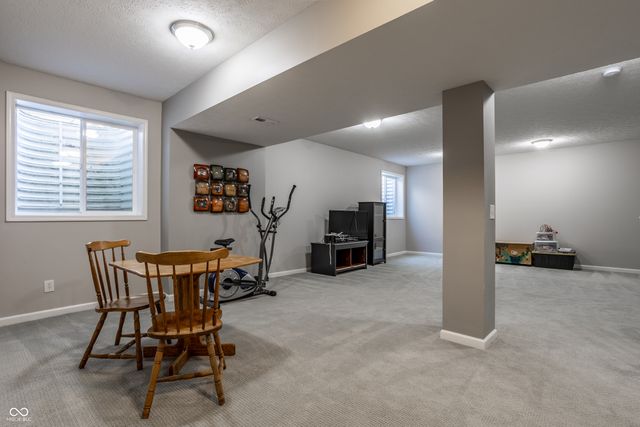 3627 Mossy Rock Drive, Zionsville, IN 46077