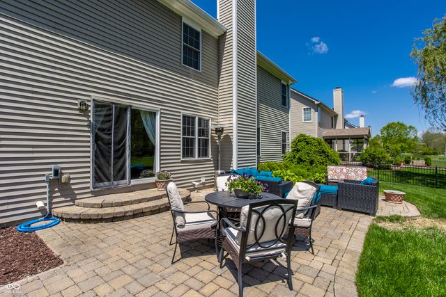 3627 Mossy Rock Drive, Zionsville, IN 46077