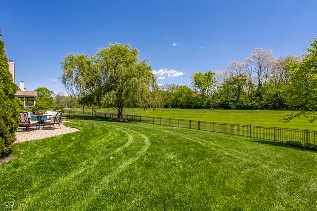 3627 Mossy Rock Drive, Zionsville, IN 46077
