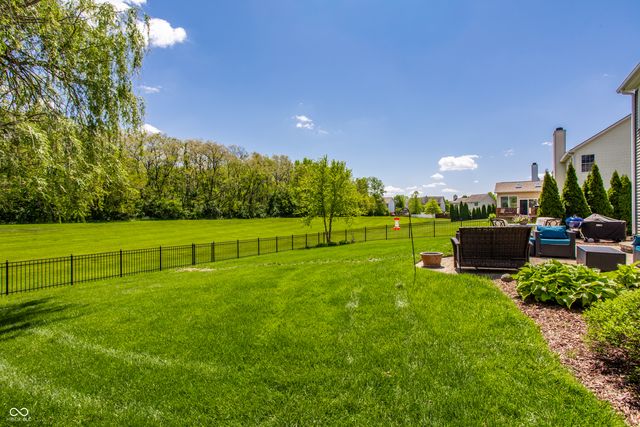 3627 Mossy Rock Drive, Zionsville, IN 46077