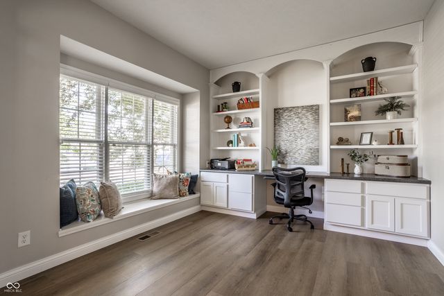 3627 Mossy Rock Drive, Zionsville, IN 46077