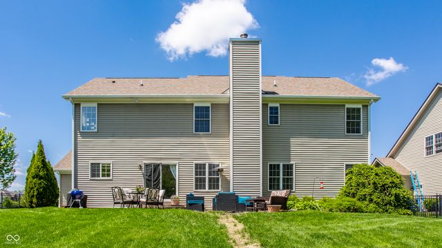 3627 Mossy Rock Drive, Zionsville, IN 46077