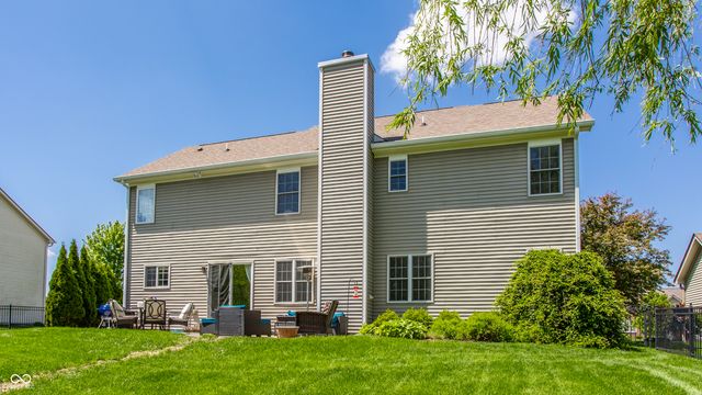 3627 Mossy Rock Drive, Zionsville, IN 46077