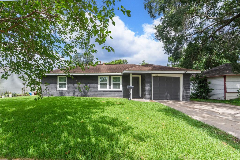 802 Mobile Drive, Pasadena, TX 77506