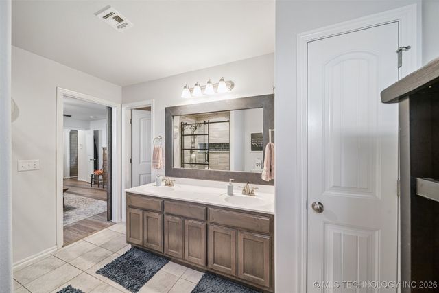 13004 E 122nd Place N, Owasso, OK 74021