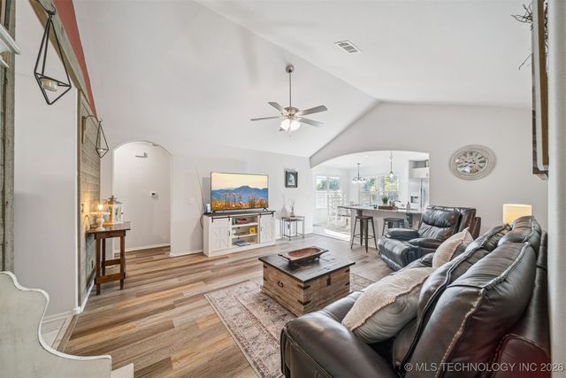 13004 E 122nd Place N, Owasso, OK 74021