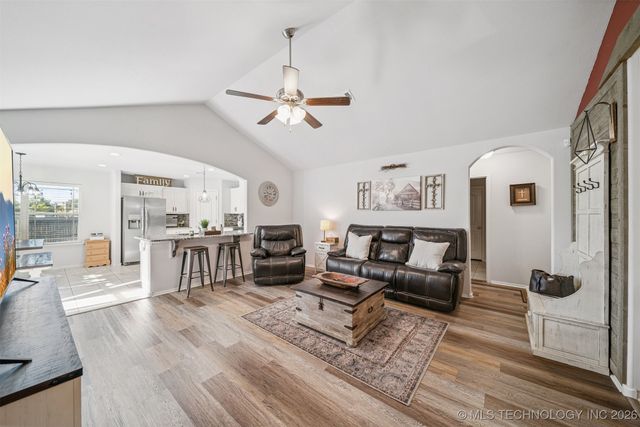 13004 E 122nd Place N, Owasso, OK 74021