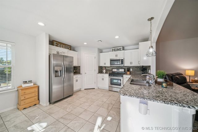 13004 E 122nd Place N, Owasso, OK 74021