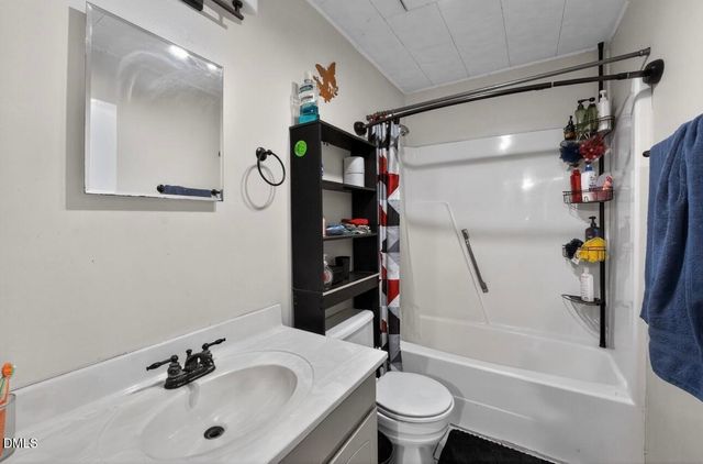 222 Old Gate Road, Fayetteville, NC 28314