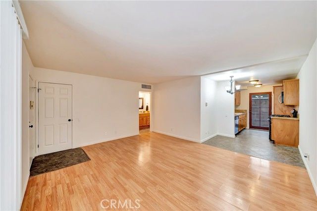 21219 Roscoe Blvd. 111, Canoga Park (los Angeles), CA 91304