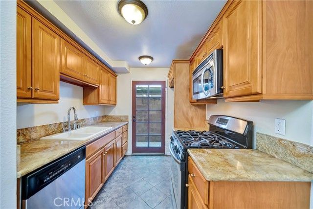 21219 Roscoe Blvd. 111, Canoga Park (los Angeles), CA 91304