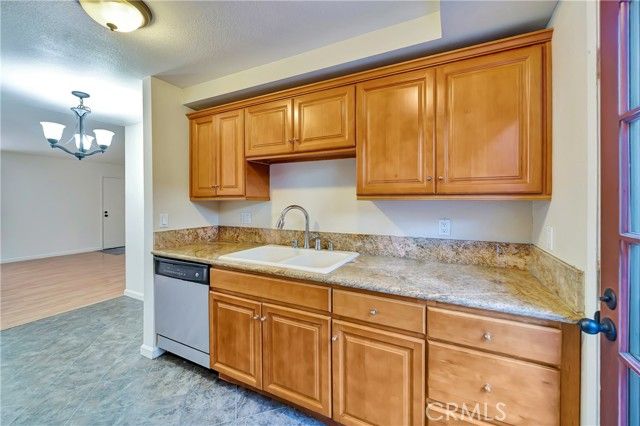 21219 Roscoe Blvd. 111, Canoga Park (los Angeles), CA 91304