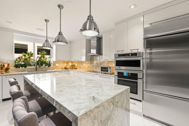 1000 Venetian Way 105, Miami, FL 33139