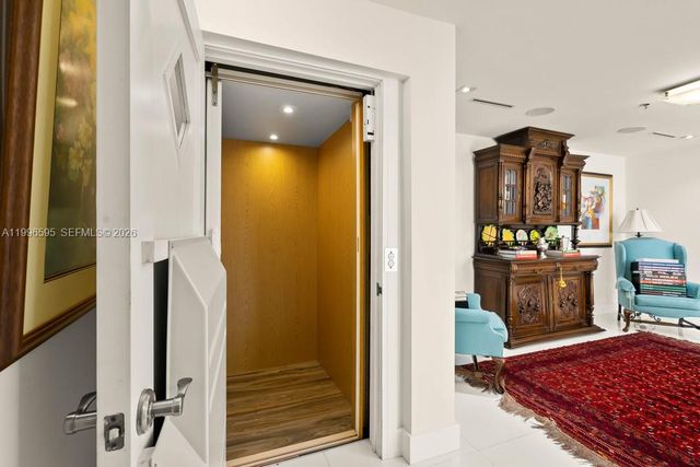 1000 Venetian Way 105, Miami, FL 33139